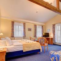 Comfort Family Room - Land Side
