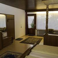 Large Guest Room