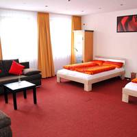Family Room (4 - 6 adults)