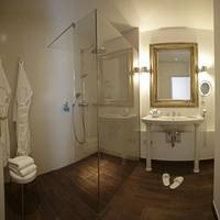 Suite Landside