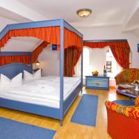 One-Bedroom Suite with Sofa Bed