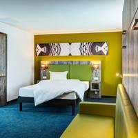 Standard Double Suite with Two Single Beds