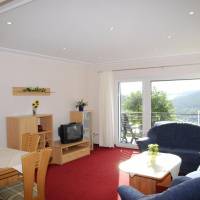 Two-Bedroom Holiday Home with Balcony