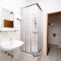 Apartment with Shower