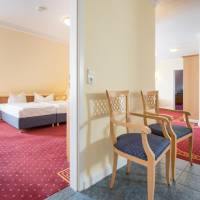 Family Room Oceanside (2 Adults + 2 Children)