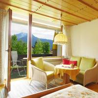 Apartment with Mountain View
