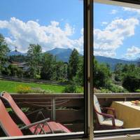 Apartment with Mountain View
