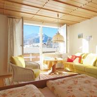 Apartment with Mountain View