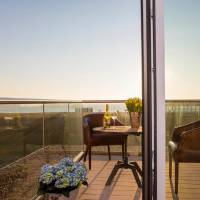 Apartment with Terrace and Sea View