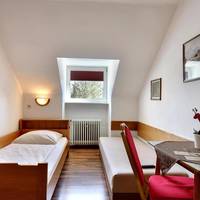 Single Room with Shared Bathroom