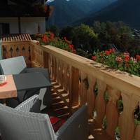 Apartment with Mountain View