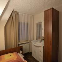 Single Room with Private Bathroom in Hallway