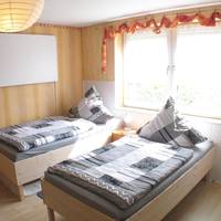 Twin Room with Shared Shower and Toilet - Breithauptstr. 1