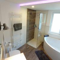 Apartment with bathtub