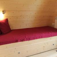 Family Wood Lodge with shared bathroom 