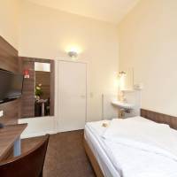 Single Room with Shared Bathroom