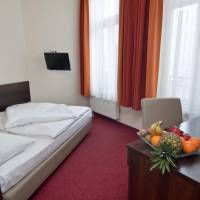 Small Double Room with Queen-size bed