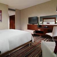 Club Room M Club lounge access, Guest room, 1 King