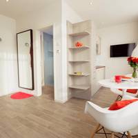 Comfy Apartment with Kitchen