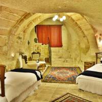 Family  Cave Room (4 Adults)