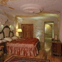 Deluxe Cave Room