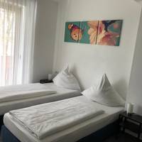 Zweibettzimmer mit Bad