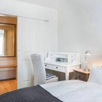 One-Bedroom Apartment with Balcony
