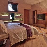 Deluxe Cave Room