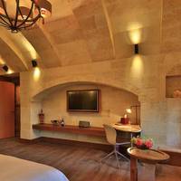Deluxe Stone Suite 