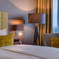 Executive Room, Executive lounge access, Guest room, 1 King, Partial River View