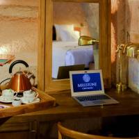 Honeymoon Cave Suite