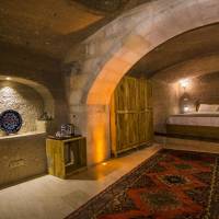 Deluxe Cave Suite