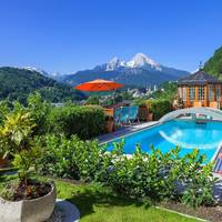 Apartment with Mountain View