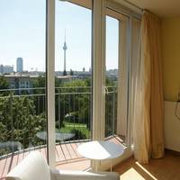 Superior One-Bedroom Apartment - Annex