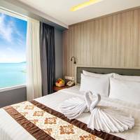Deluxe Double Room with Side Sea View