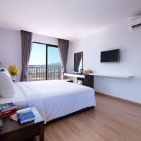 Premier Deluxe Double or Twin Room with Mountain View and Balcony