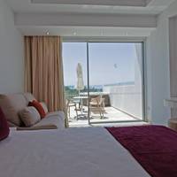 Suite with Jetted Tub