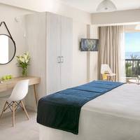 One Bedroom Suite with Front Sea view