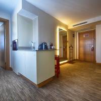 Family Suite with En suite Bathroom - Free Two Ways Airport Transfer