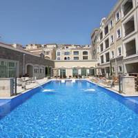 Grand Poolside Room