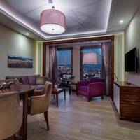 One-Bedroom King Suite