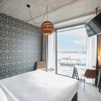 Queen Guest Room with River View