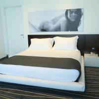 Deluxe One-Bedroom Suite with Sea View