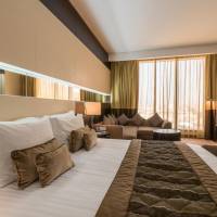 Suite with Lounge Access