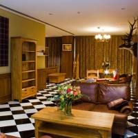 Theme Suite with Lounge Access