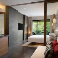 Junior Suite, 1 King, Garden view, Balcony