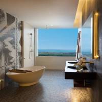 Executive Suite, 1 King, Garden view, Balcony