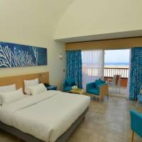 Standard Queen Room with Sea View