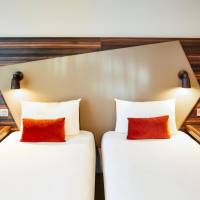 Studio with Twin Beds