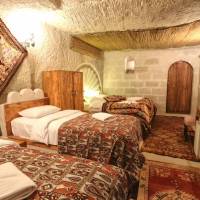 Quadruple Cave Room